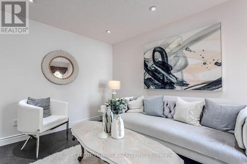 1192 Dream Crest Road, Mississauga, ON - Indoor Photo Showing Living Room