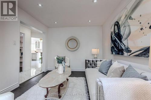 1192 Dream Crest Road, Mississauga, ON - Indoor Photo Showing Living Room