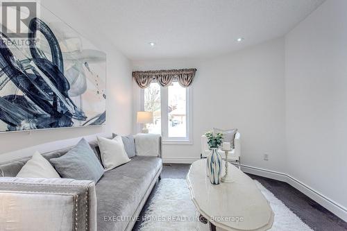 1192 Dream Crest Road, Mississauga, ON - Indoor Photo Showing Living Room