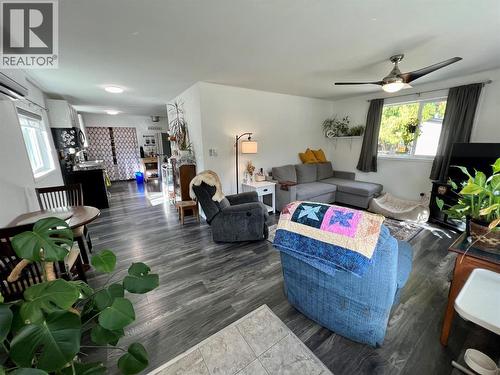515 Main Street, Slocan, BC - Indoor Photo Showing Living Room
