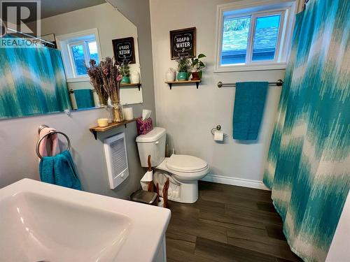 515 Main Street, Slocan, BC - Indoor Photo Showing Bathroom