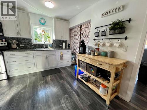 515 Main Street, Slocan, BC - Indoor Photo Showing Kitchen