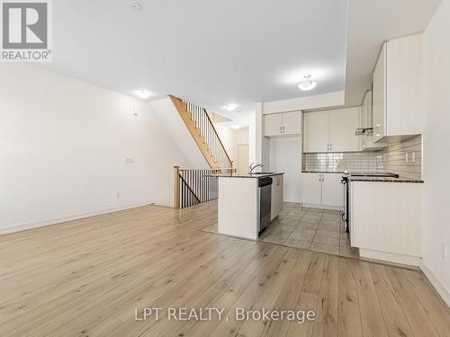 247 Harding Park Street, Newmarket, ON - Indoor Photo Showing Kitchen