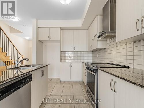 247 Harding Park Street, Newmarket, ON - Indoor Photo Showing Kitchen With Double Sink With Upgraded Kitchen
