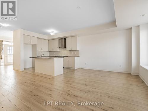247 Harding Park Street, Newmarket, ON - Indoor Photo Showing Kitchen
