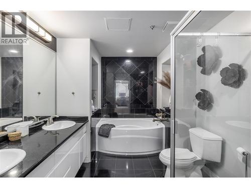 1152 Sunset Drive Unit# 1601, Kelowna, BC - Indoor Photo Showing Bathroom
