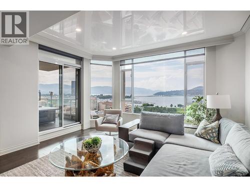 1152 Sunset Drive Unit# 1601, Kelowna, BC - Indoor Photo Showing Living Room