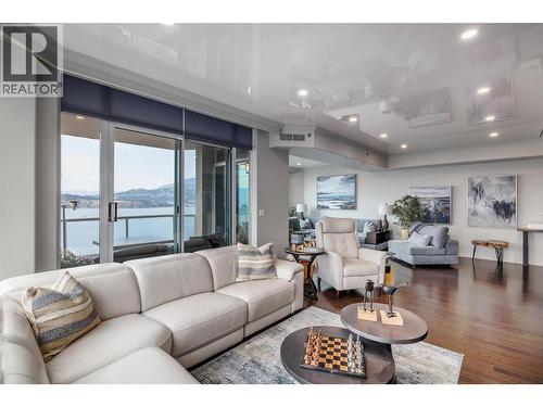 1152 Sunset Drive Unit# 1601, Kelowna, BC - Indoor Photo Showing Living Room