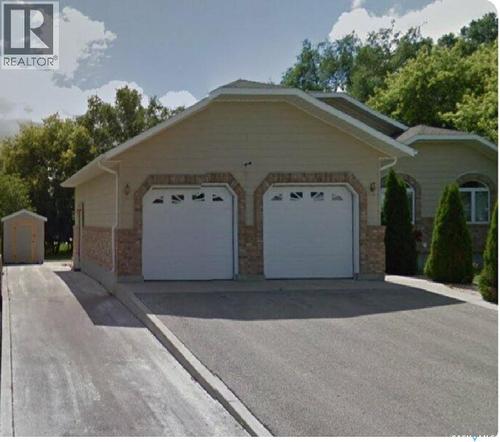 833 Peters Avenue, Oxbow, SK - Outdoor