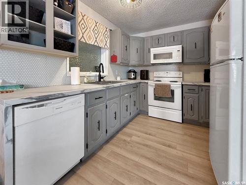 28 North Street, Yorkton, SK - Indoor Photo Showing Kitchen