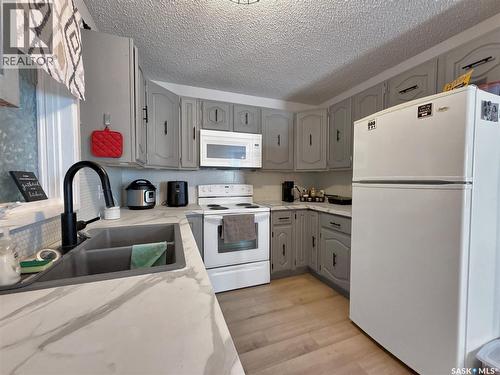 28 North Street, Yorkton, SK - Indoor Photo Showing Kitchen With Double Sink
