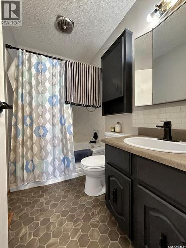 28 North Street, Yorkton, SK - Indoor Photo Showing Bathroom