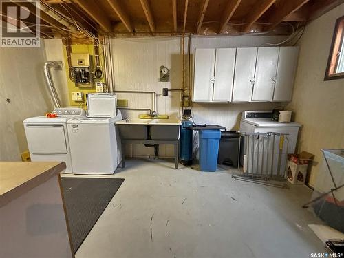 28 North Street, Yorkton, SK - Indoor Photo Showing Laundry Room