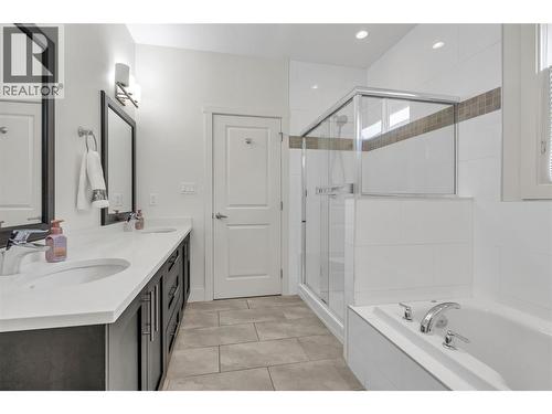 14395 Herron Road Unit# 101, Summerland, BC - Indoor Photo Showing Bathroom
