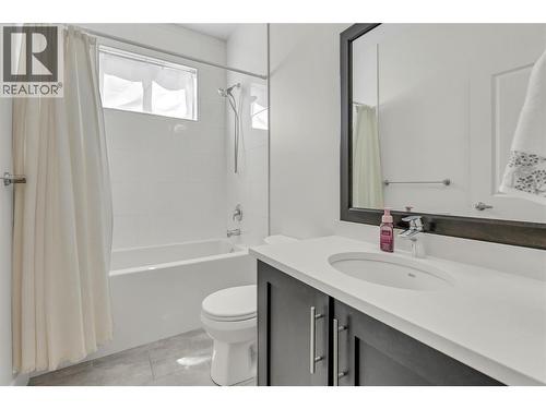 14395 Herron Road Unit# 101, Summerland, BC - Indoor Photo Showing Bathroom
