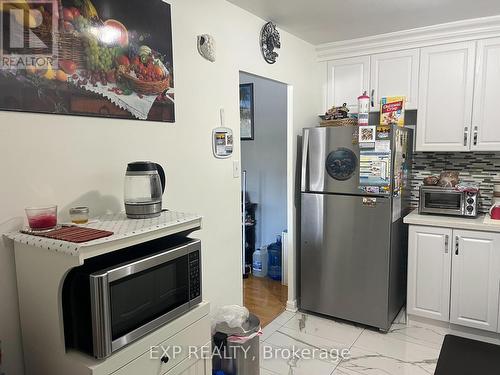 208 - 1660 Bloor Street, Mississauga, ON - Indoor Photo Showing Kitchen