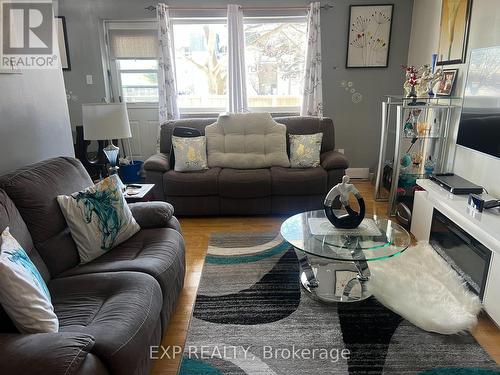 208 - 1660 Bloor Street, Mississauga, ON - Indoor Photo Showing Living Room
