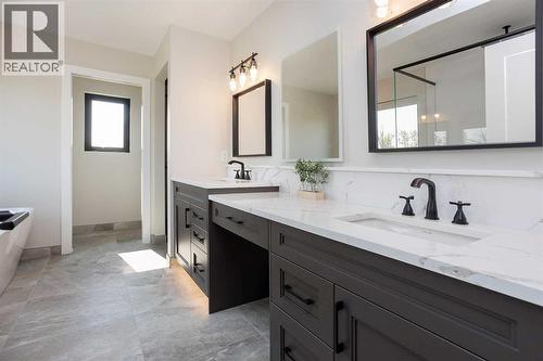 125 Emerald Drive, Red Deer, AB - Indoor Photo Showing Bathroom