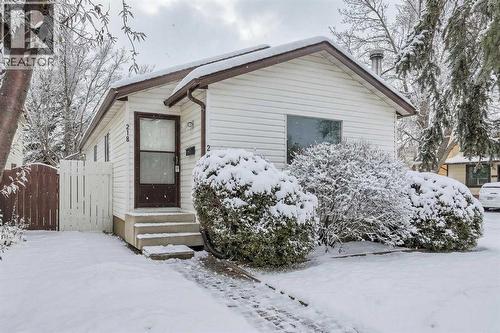 218 Pinemeadow Road Ne, Calgary, AB - Outdoor
