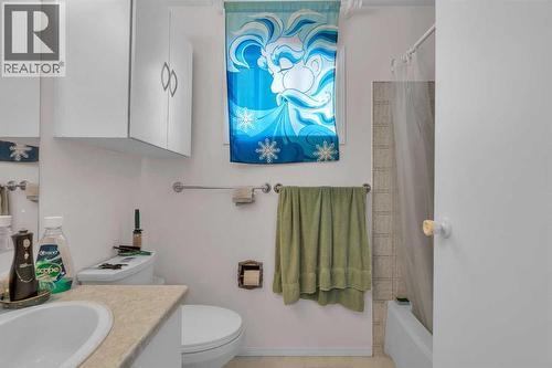 218 Pinemeadow Road Ne, Calgary, AB - Indoor Photo Showing Bathroom