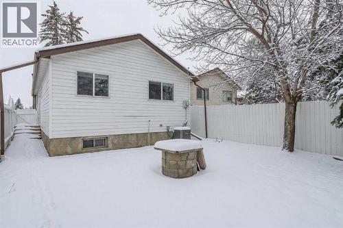 218 Pinemeadow Road Ne, Calgary, AB - Outdoor