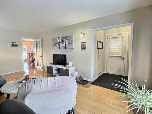 Living room - 43 Rue St-André, Ville-Marie, QC - Indoor Photo Showing Living Room