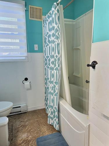 Bathroom - 43 Rue St-André, Ville-Marie, QC - Indoor Photo Showing Bathroom