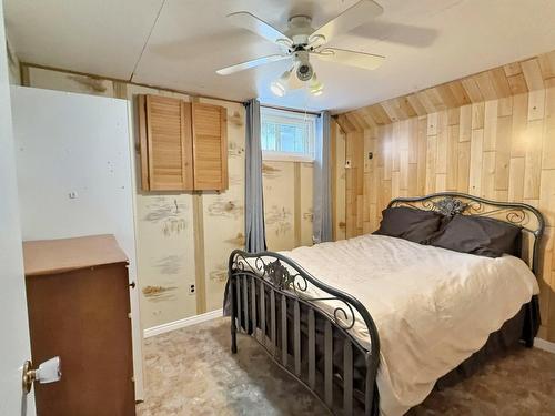 Bedroom - 43 Rue St-André, Ville-Marie, QC - Indoor Photo Showing Bedroom