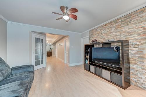 Living room - 1-19 Av. Papineau, Candiac, QC - Indoor Photo Showing Living Room