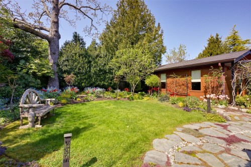 626 Monterey Ave, Oak Bay, BC 