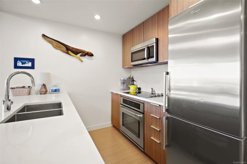 711-728 Yates St, Victoria, BC - Indoor Photo Showing Kitchen With Double Sink With Upgraded Kitchen