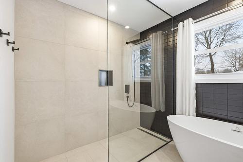 Bathroom - 161 Rue Vincent-Massey, Beloeil, QC - Indoor Photo Showing Bathroom