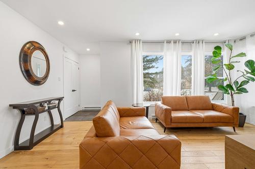 Living room - 161 Rue Vincent-Massey, Beloeil, QC - Indoor Photo Showing Living Room
