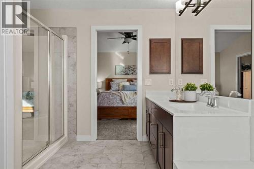 Glass shower - 69 Ravenskirk Close Se, Airdrie, AB - Indoor Photo Showing Bathroom