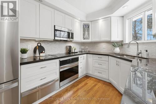 17 Elstree Road, Toronto, ON - Indoor Photo Showing Kitchen With Upgraded Kitchen