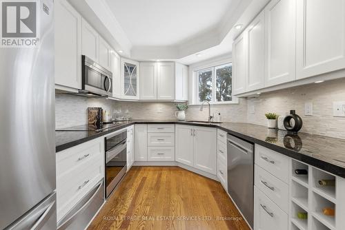 17 Elstree Road, Toronto, ON - Indoor Photo Showing Kitchen
