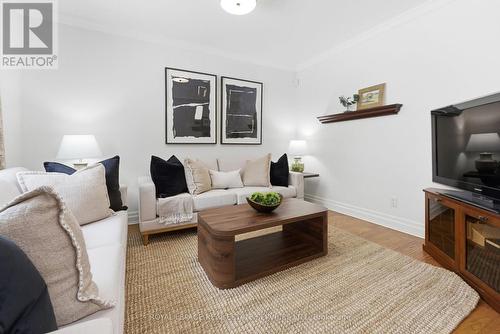 17 Elstree Road, Toronto, ON - Indoor Photo Showing Living Room