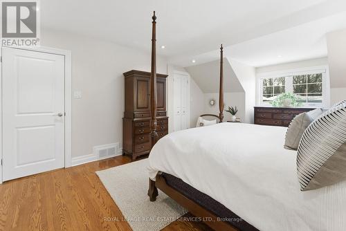 17 Elstree Road, Toronto, ON - Indoor Photo Showing Bedroom