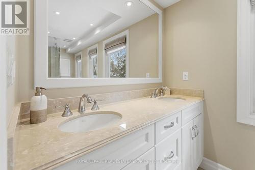 17 Elstree Road, Toronto, ON - Indoor Photo Showing Bathroom