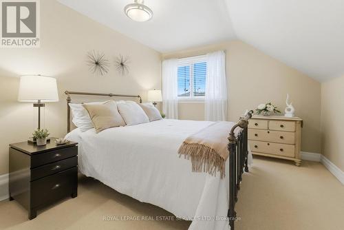 17 Elstree Road, Toronto, ON - Indoor Photo Showing Bedroom