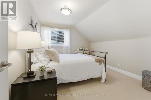 17 Elstree Road, Toronto, ON - Indoor Photo Showing Bedroom