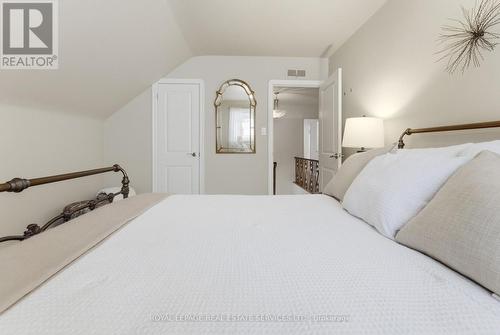 17 Elstree Road, Toronto, ON - Indoor Photo Showing Bedroom