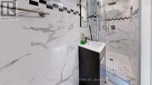 30 Coronado Court, Toronto, ON - Indoor Photo Showing Bathroom