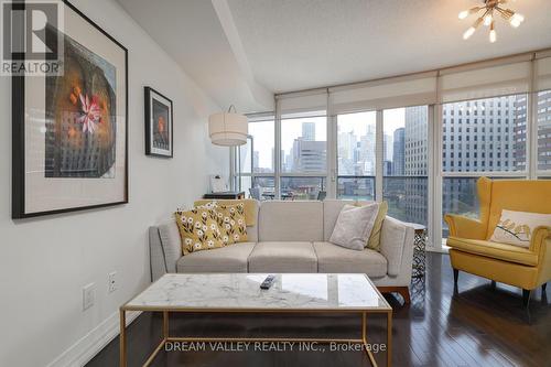 904 - 25 Carlton Street, Toronto, ON - Indoor Photo Showing Living Room