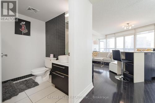 904 - 25 Carlton Street, Toronto, ON - Indoor Photo Showing Bathroom