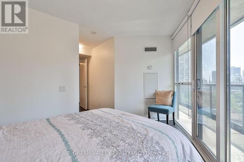 904 - 25 Carlton Street, Toronto, ON - Indoor Photo Showing Bedroom
