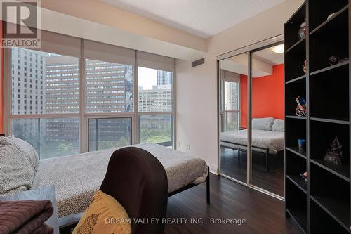904 - 25 Carlton Street, Toronto, ON - Indoor Photo Showing Bedroom