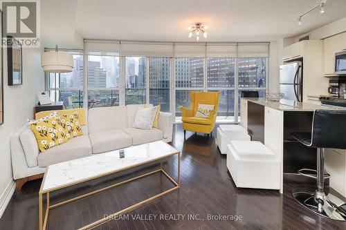 904 - 25 Carlton Street, Toronto, ON - Indoor