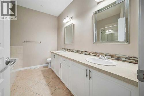 1113, 1113 Lake Fraser Green Se, Calgary, AB - Indoor Photo Showing Bathroom