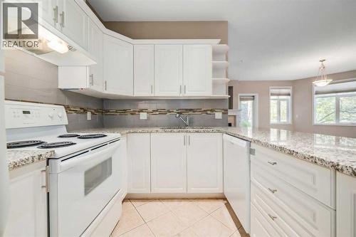 1113, 1113 Lake Fraser Green Se, Calgary, AB - Indoor Photo Showing Kitchen